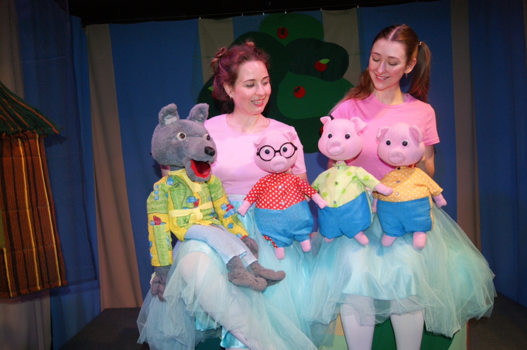 Три поросёнка (Рыжий театр). Изображение 1