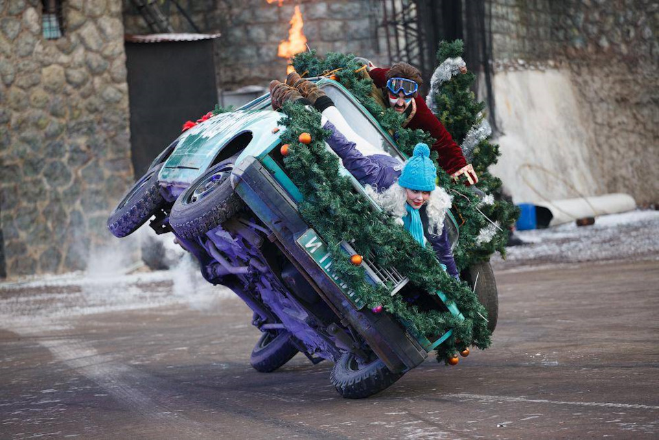 Ёлка у каскадёров "Тайны планеты роботов". Изображение 1