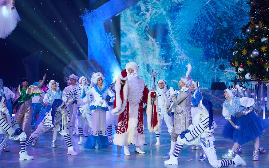 ЁЛКА В ГОСТИНОМ ДВОРЕ. Изображение 2