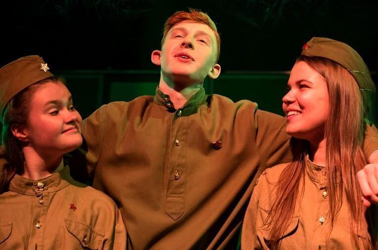 Наш 9 «Б» (Театр на Малой Ордынке). Изображение 1