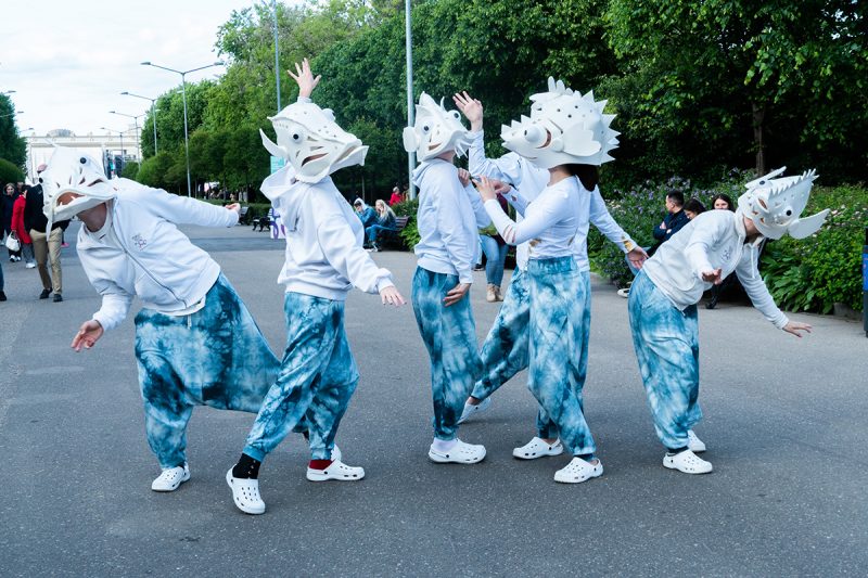 Уличный спектакль "Люди-рыбы. Эволюция". Изображение 7