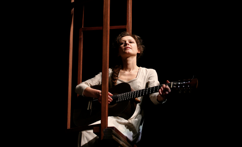 Бесприданница (Мастерская Петра Фоменко). Изображение 4