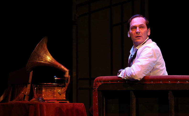 Р. Р. Р.. Изображение 1