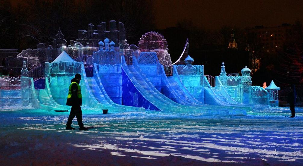 Тюбинговая горка в парке искусств «Музеон». Изображение 1