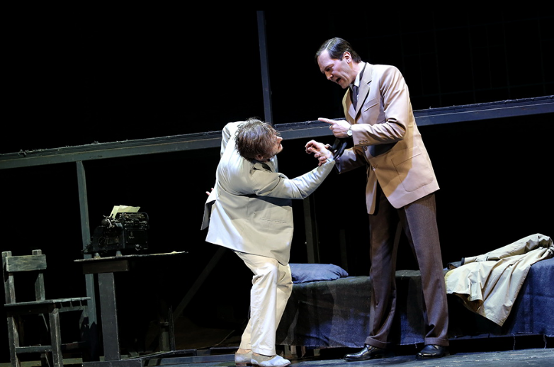 Р. Р. Р.. Изображение 2