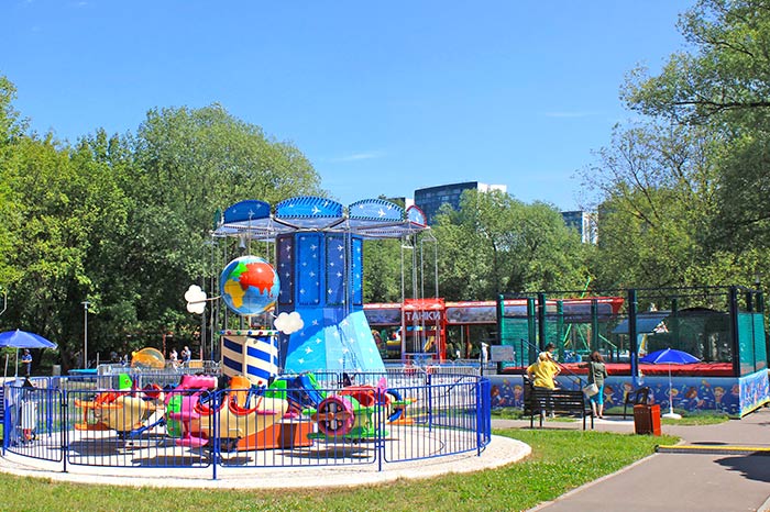 Луна-парк "Карусель" в парке Дружбы на Речном вокзале. Изображение 1