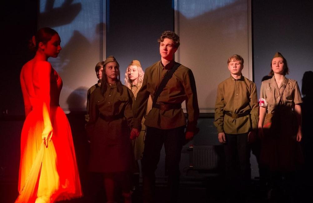 Наш 9 «Б» (Театр на Малой Ордынке). Изображение 8