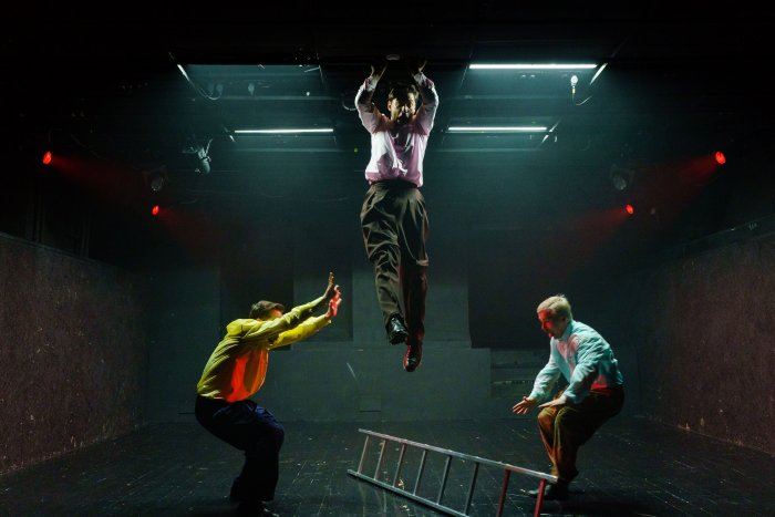 вне поля зрения. Изображение 9