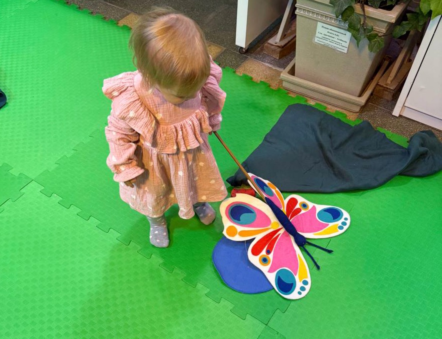 Сказка о голодной гусенице. Изображение 1