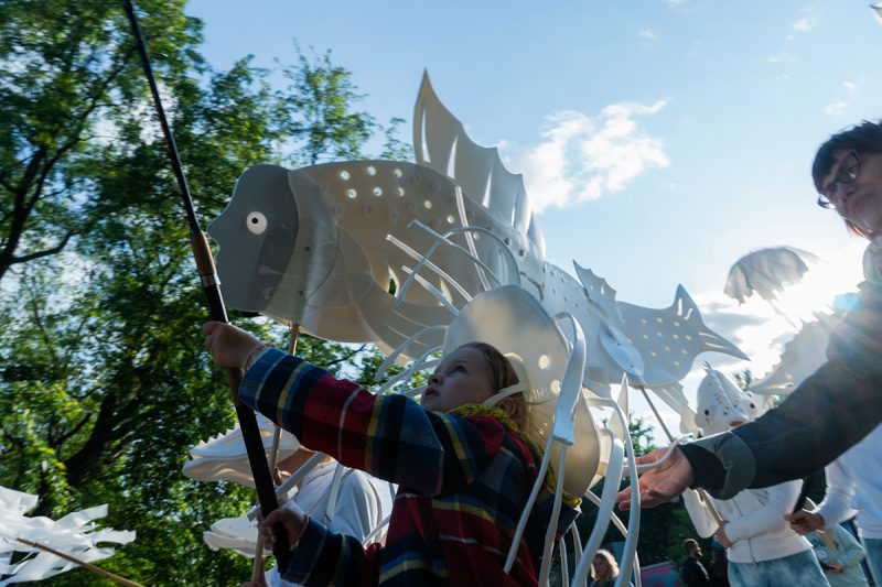 Уличный спектакль "Люди-рыбы. Эволюция". Изображение 5