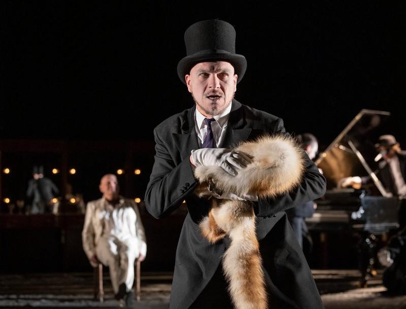 Р (Театр Сатирикон). Изображение 2