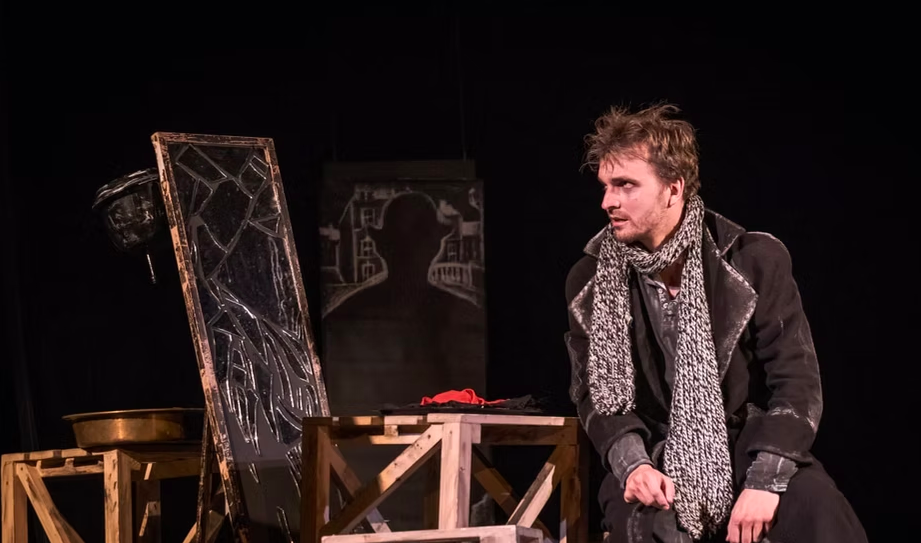 РАСКОЛЬНИКОВ МЕЖДУ ТЬМОЙ И СВЕТОМ. Изображение 4