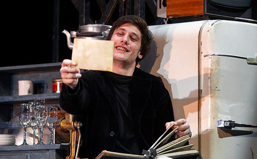 Старший сын (Московский академический театр им. Вл.Маяковского). Изображение 8