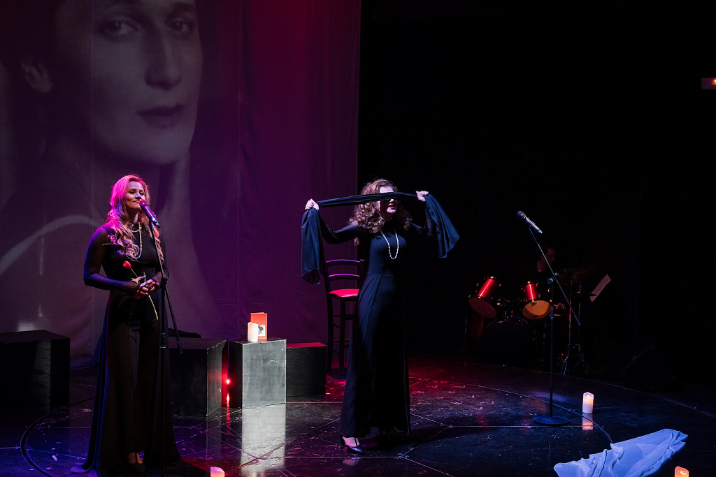 Жизнь, кажется, висит на волоске. Изображение 2