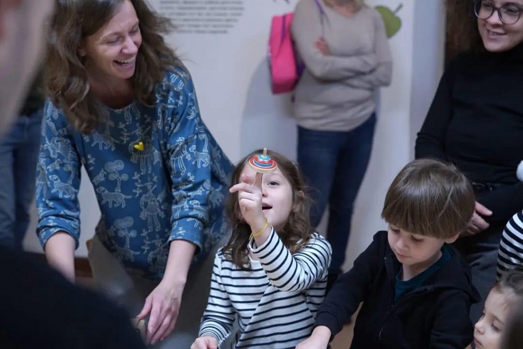 Сосна, медведь и крутящийся волчок. Изображение 4