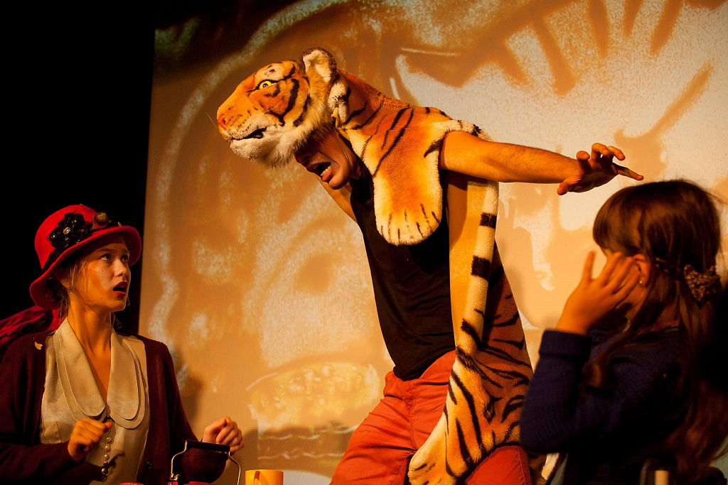 ТИГР, КОТОРЫЙ ПРИШЕЛ НА ЧАЙ (НА АНГЛИЙСКОМ ЯЗЫКЕ). Изображение 3