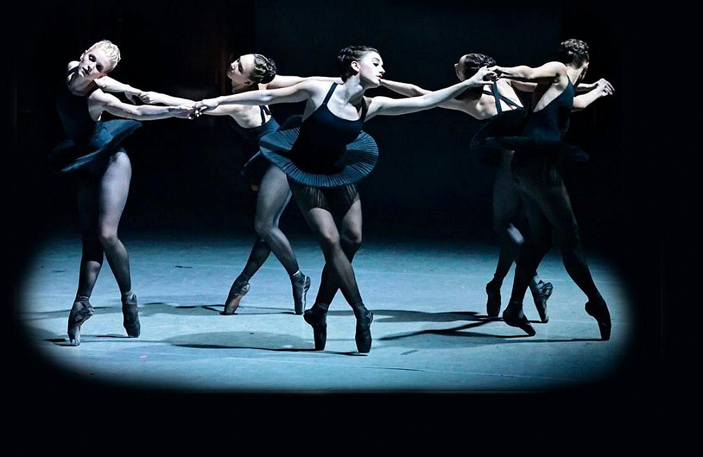 Концертные танцы/ Игра в карты/ Пульчинелла. Изображение 1