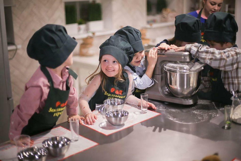 Земляничный город. Изображение 3