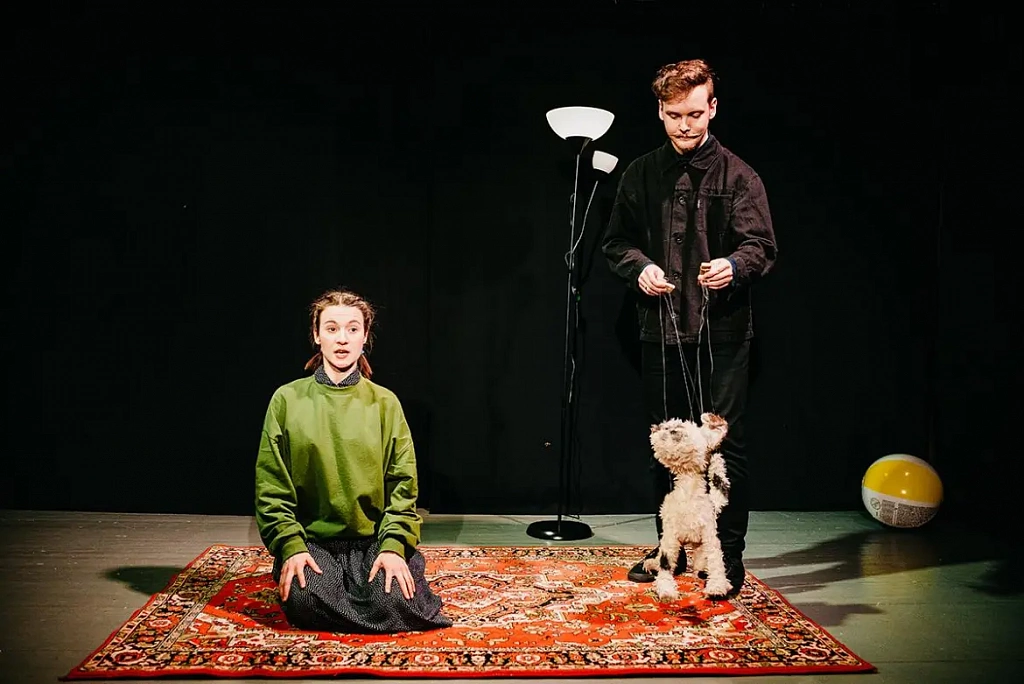 Девочка и пес. Изображение 3