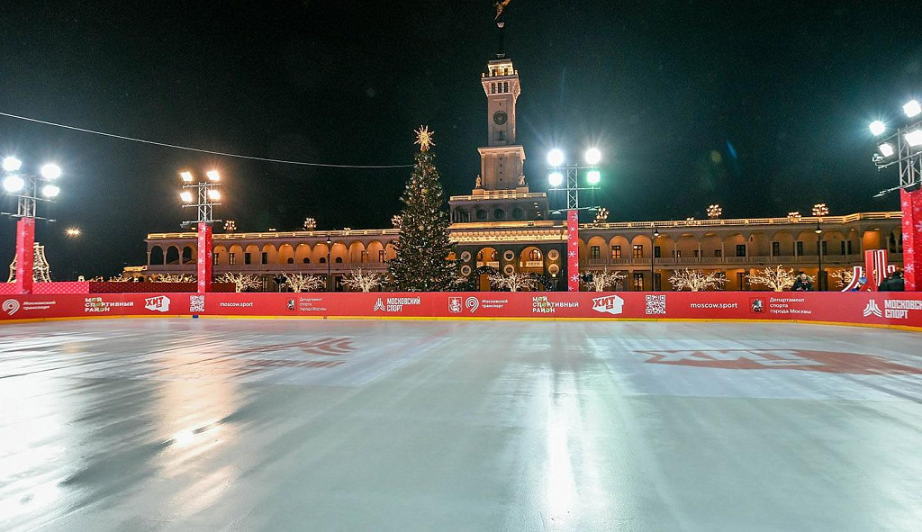 Каток в парке Северного речного вокзала. Изображение 1
