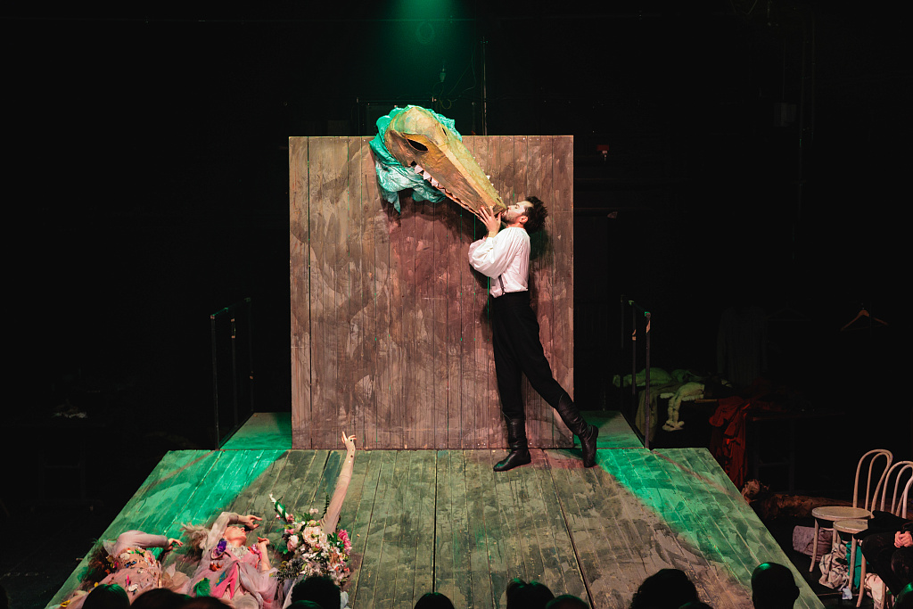 Женщина-змея. Изображение 1