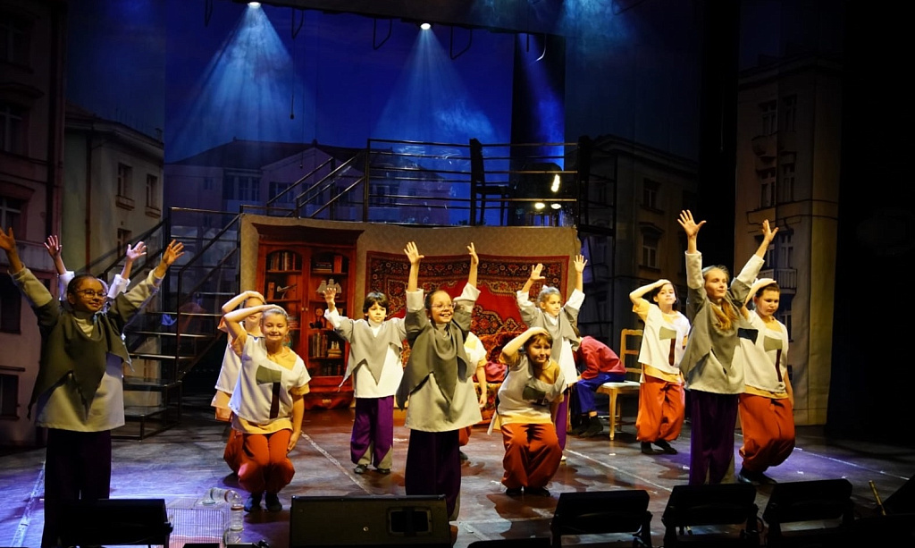 Витя Малеев в школе и дома. Изображение 4