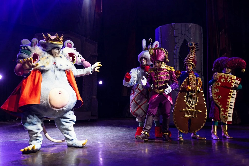 ПРИКЛЮЧЕНИЯ НОВОГОДНИХ ИГРУШЕК. Щелкунчик. Изображение 5