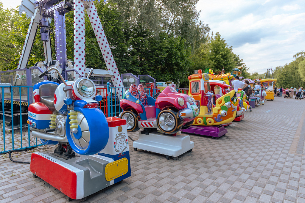 Алиса Парк аттракционов в Воронцовском парке. Изображение 3