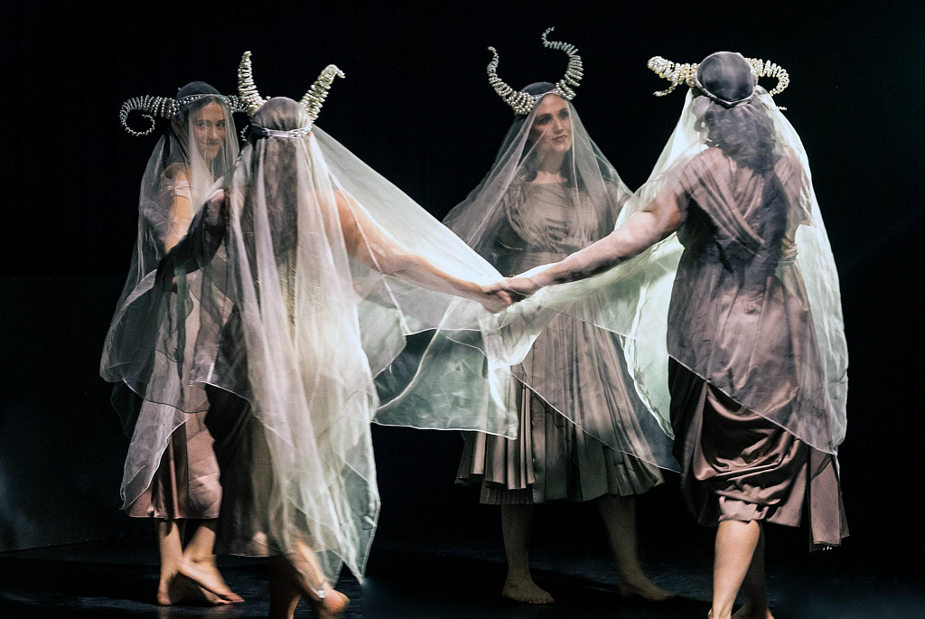 Четыре девушки. Изображение 12