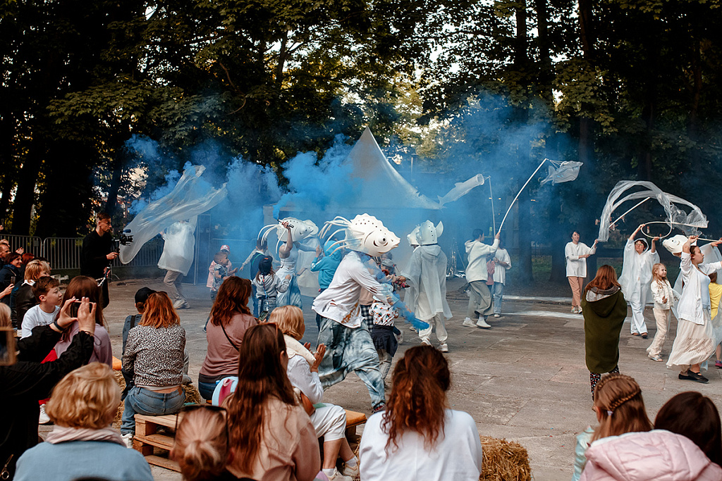 Уличный спектакль "Русалка" (Первый театр). Изображение 1