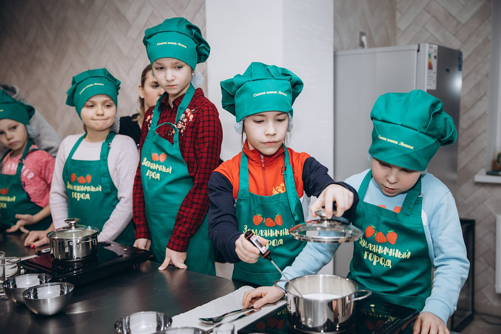 Земляничный город. Изображение 4