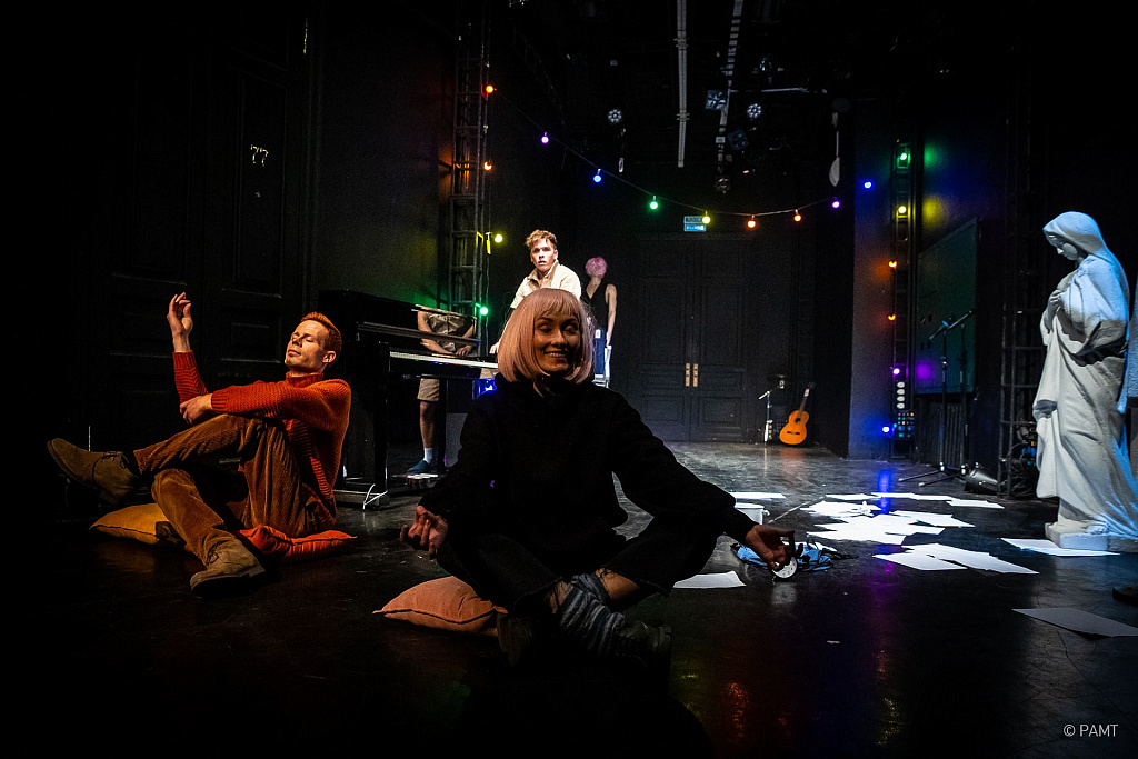 Вадик поет свою музыку. Изображение 5