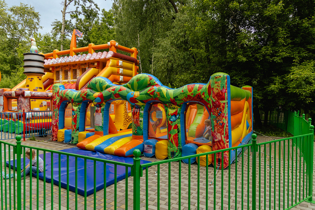 Алиса Парк аттракционов в Воронцовском парке. Изображение 2