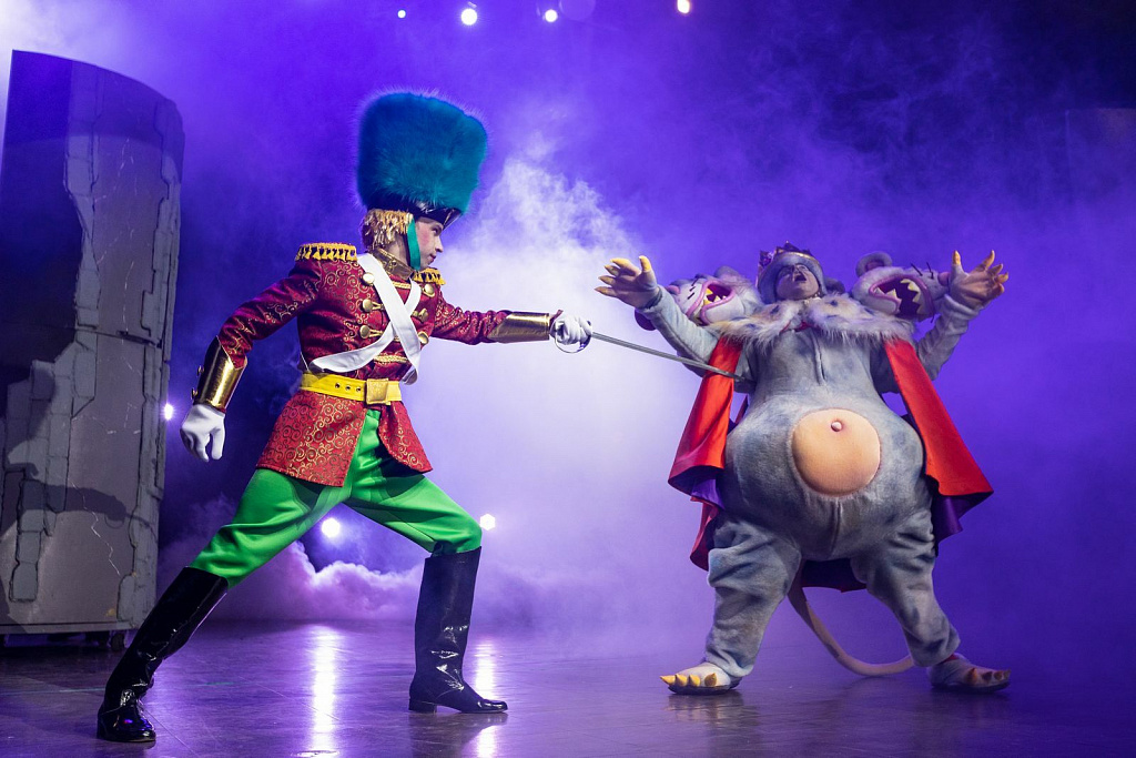 ПРИКЛЮЧЕНИЯ НОВОГОДНИХ ИГРУШЕК. Щелкунчик. Изображение 6