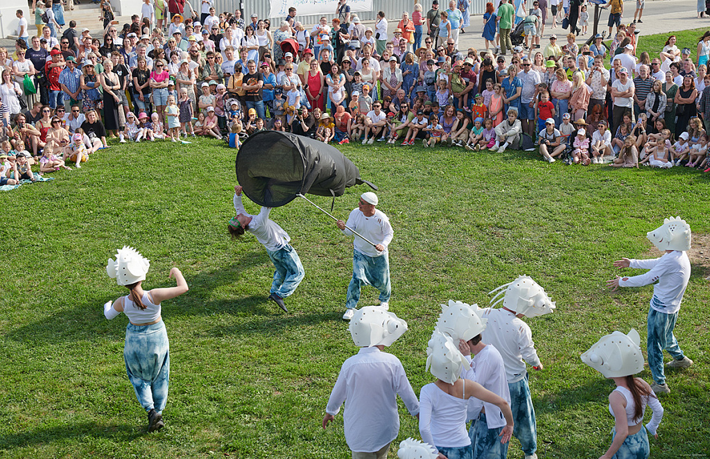 Уличный спектакль "Русалка" (Первый театр). Изображение 10