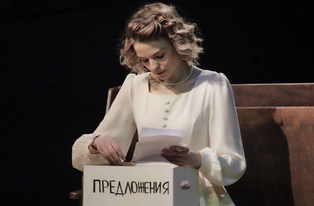 Вверх по лестнице, ведущей вниз. Изображение 1