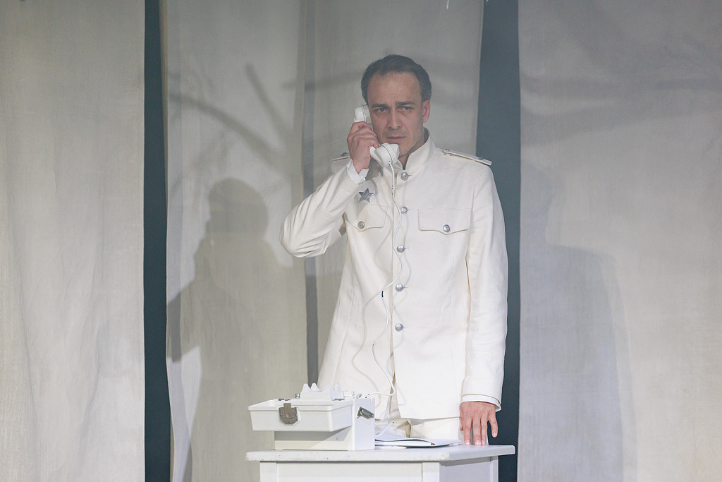 Белая палатка (Малый театр). Изображение 1