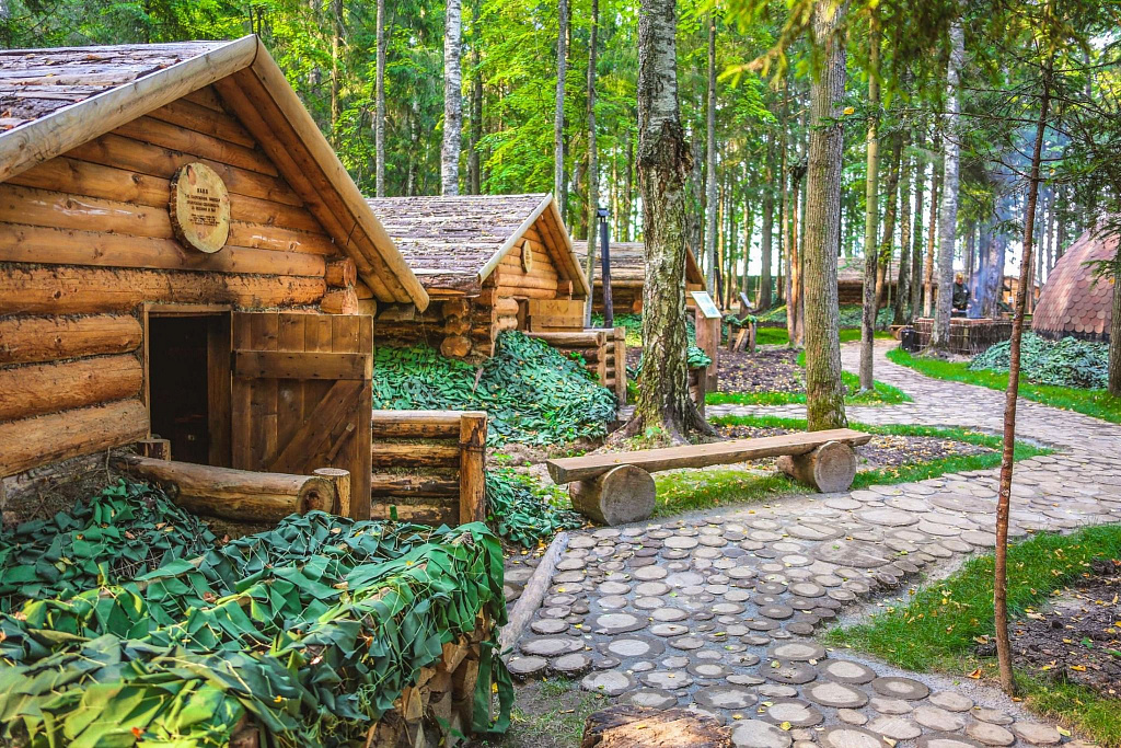 Партизанская деревня в парке Патриот. Изображение 3