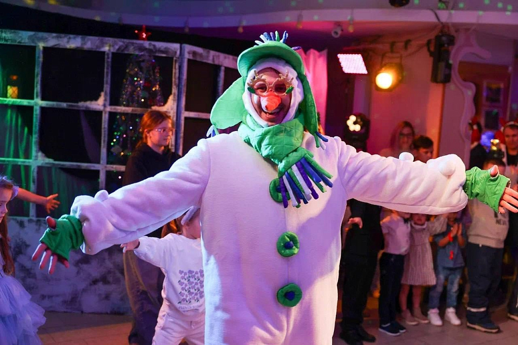 Новогоднее представление со спектаклем. Изображение 1