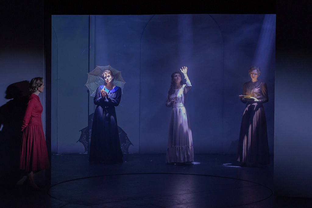 Розовое платье. Изображение 5