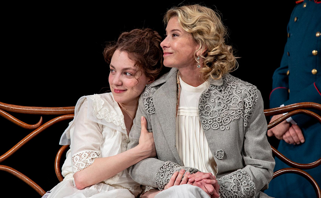 Три сестры (Театр им. Моссовета). Изображение 5