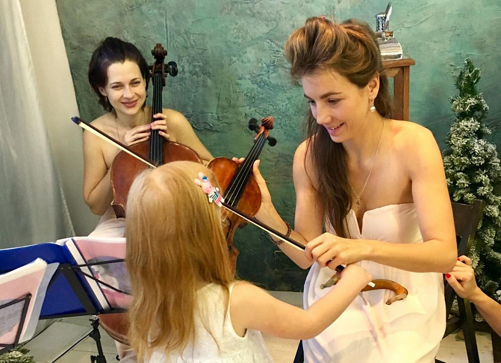 Новогодние концерты Moms and the city в Зеленой Школе. Изображение 3