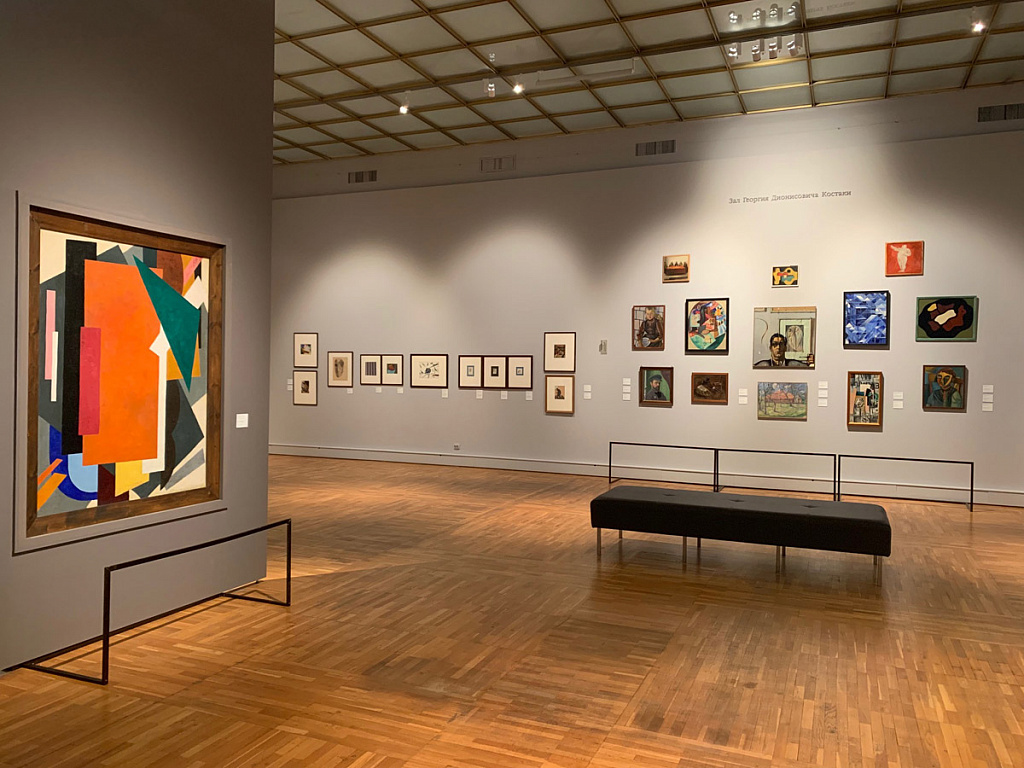 Волшебный коллаж. Интерактивная экскурсия по постоянной экспозиции «Искусство ХХ века» с художественной практикой. Изображение 1