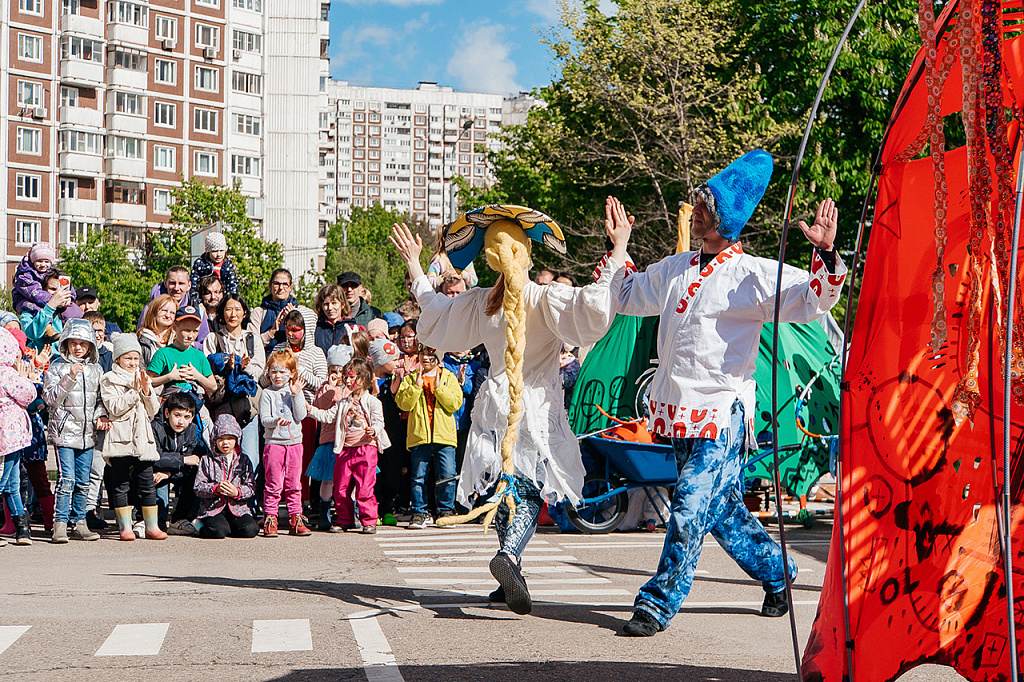 Уличный спектакль "Тридесятое царство". Изображение 2