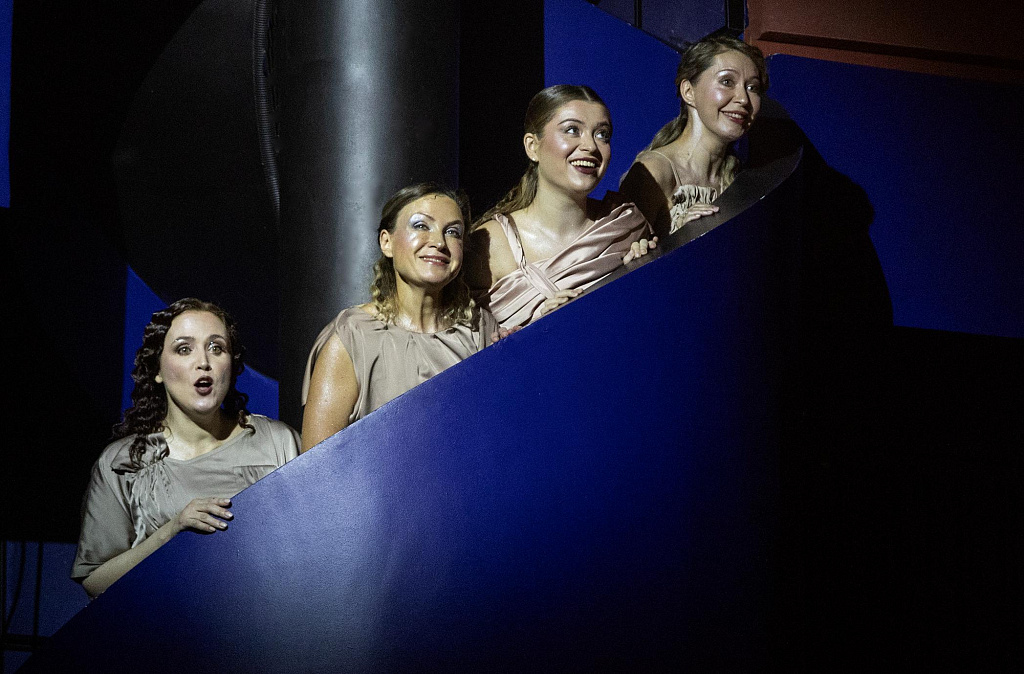 Четыре девушки. Изображение 5