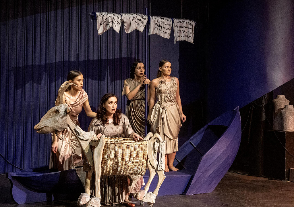 Четыре девушки. Изображение 10