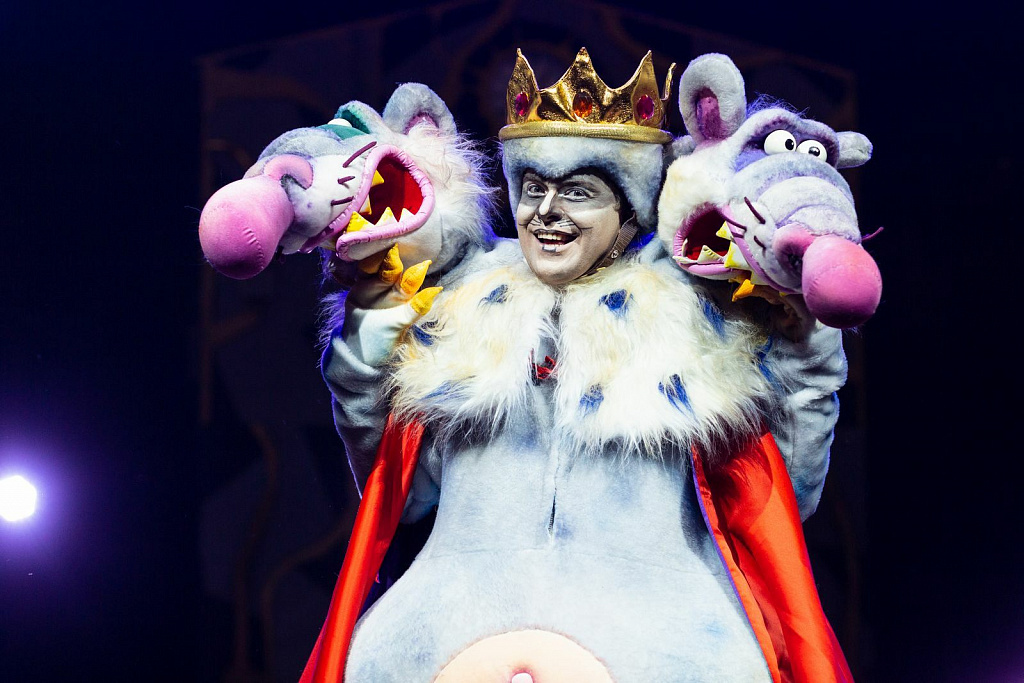 ПРИКЛЮЧЕНИЯ НОВОГОДНИХ ИГРУШЕК. Щелкунчик. Изображение 1