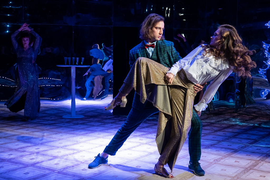 Отцы и дети (театр Иллюзии). Изображение 1