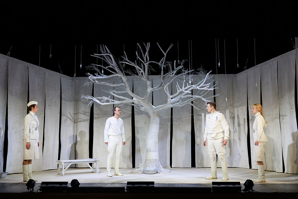 Белая палатка (Малый театр). Изображение 6