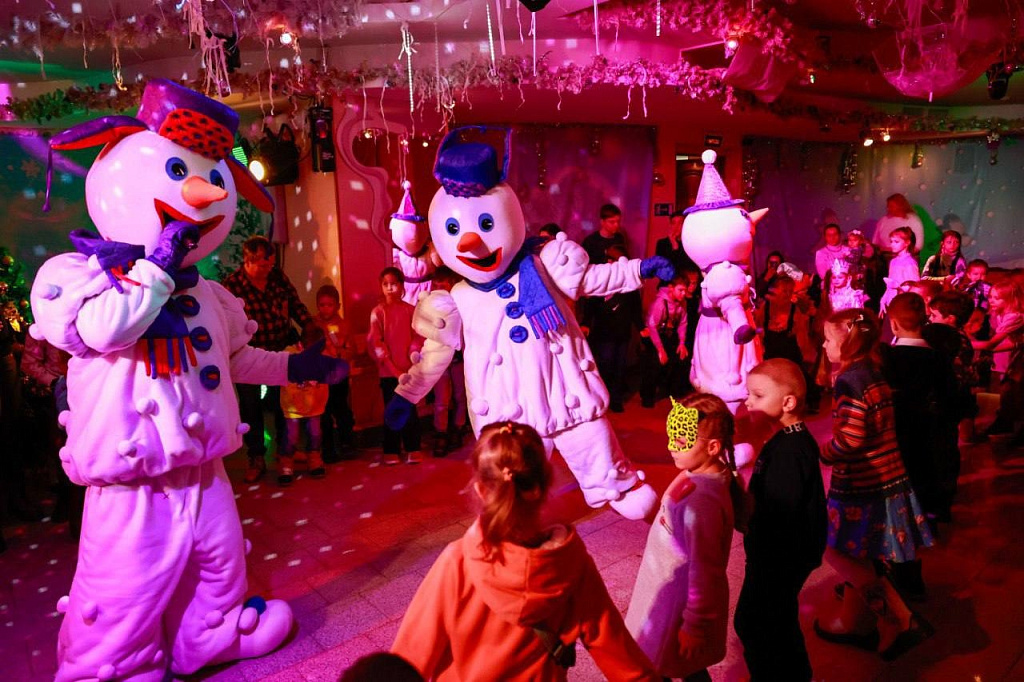 Новогоднее представление со спектаклем. Изображение 2